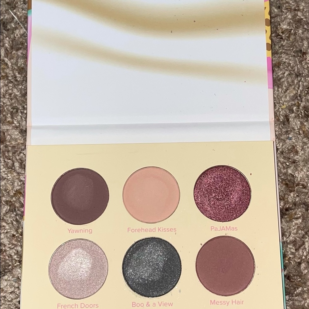 Makeup - Picture 2 of 3